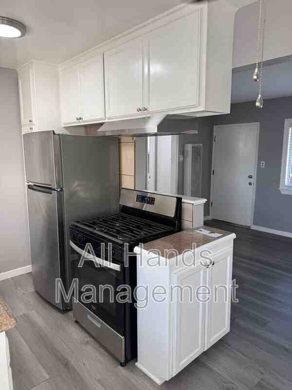 231 Loma Ave #12 - Photo 5 of 10