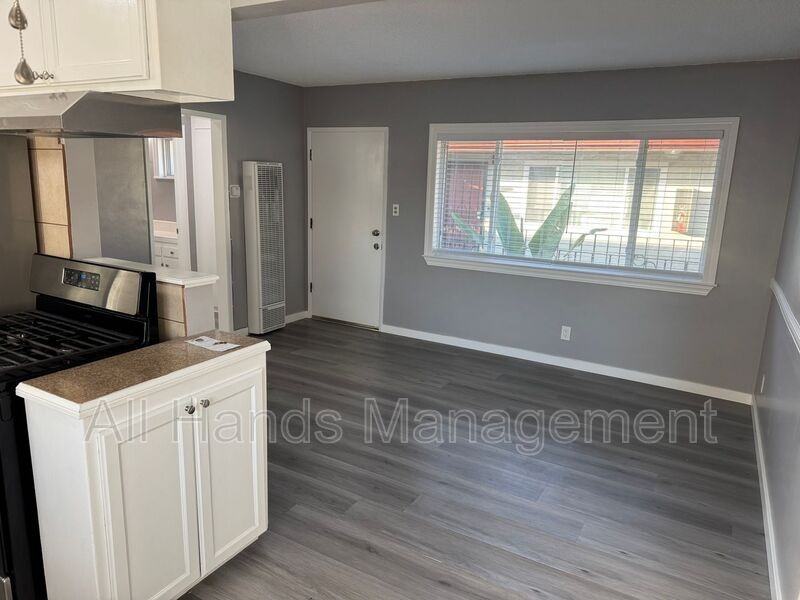 231 Loma Ave #12 - Photo 6 of 10