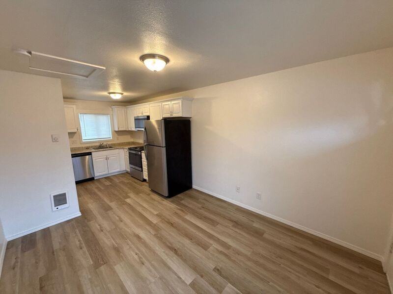 3357 Portland Rd Ne #5 - Photo 4 of 15