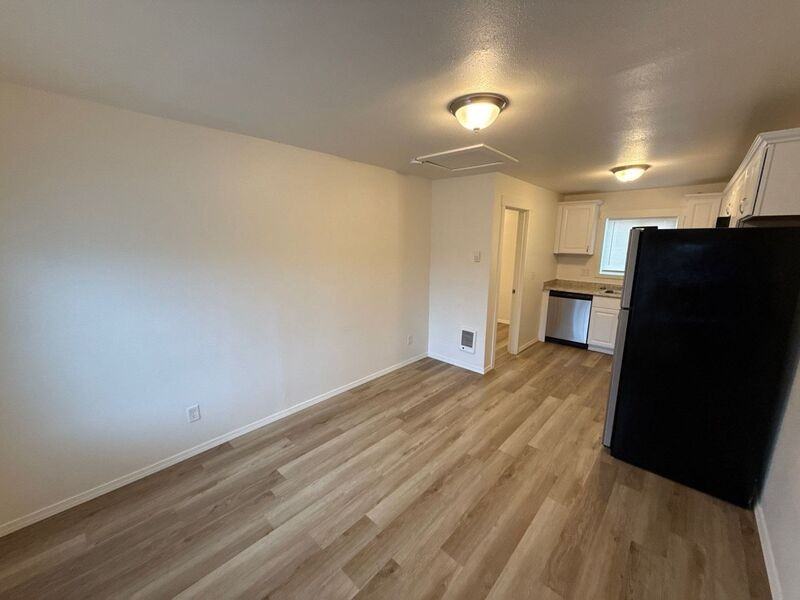 3357 Portland Rd Ne #5 - Photo 5 of 15