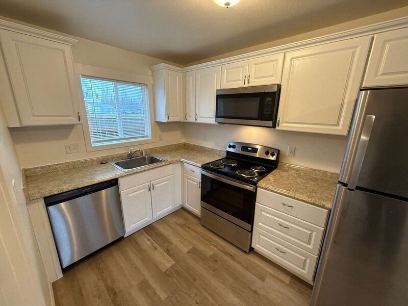 3357 Portland Rd Ne #5 - Photo 7 of 15