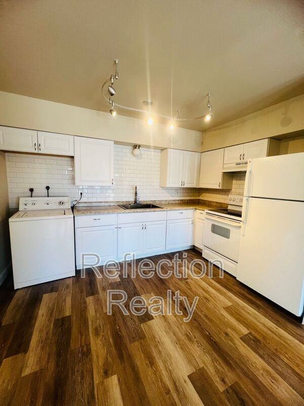 404 Sunny Ln - Photo 3 of 4