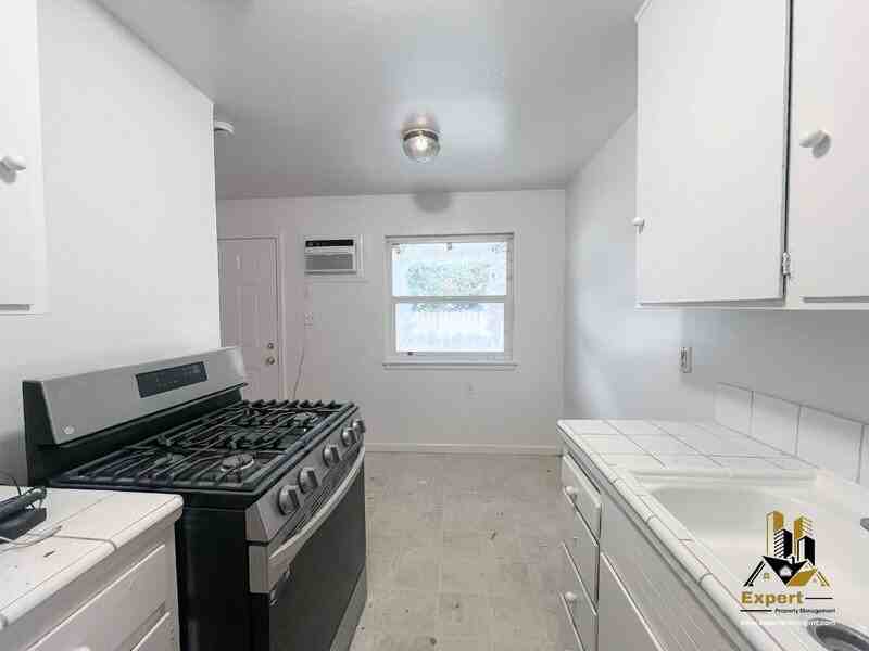 2319 Empress St #3 - Photo 3 of 12