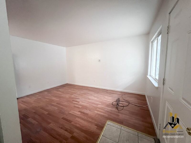 2319 Empress St #3 - Photo 4 of 12