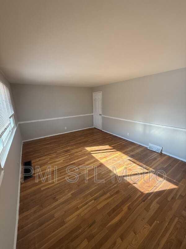 1729 Keelen Drive - Photo 2 of 9