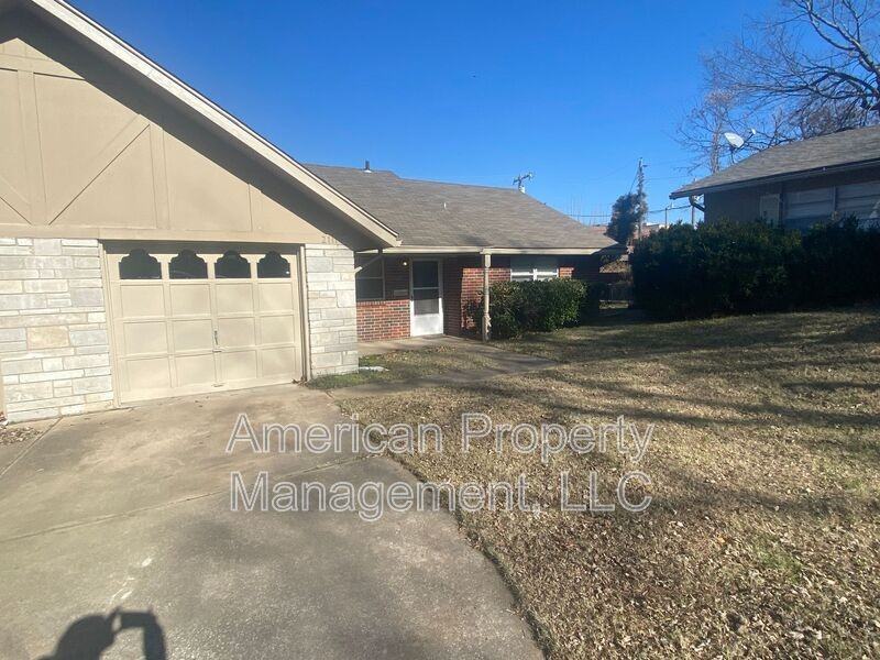 2111 South Birmingham Court - Photo 2 of 23