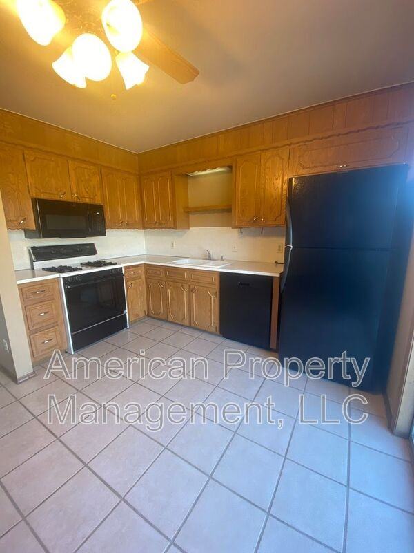 2111 South Birmingham Court - Photo 7 of 23