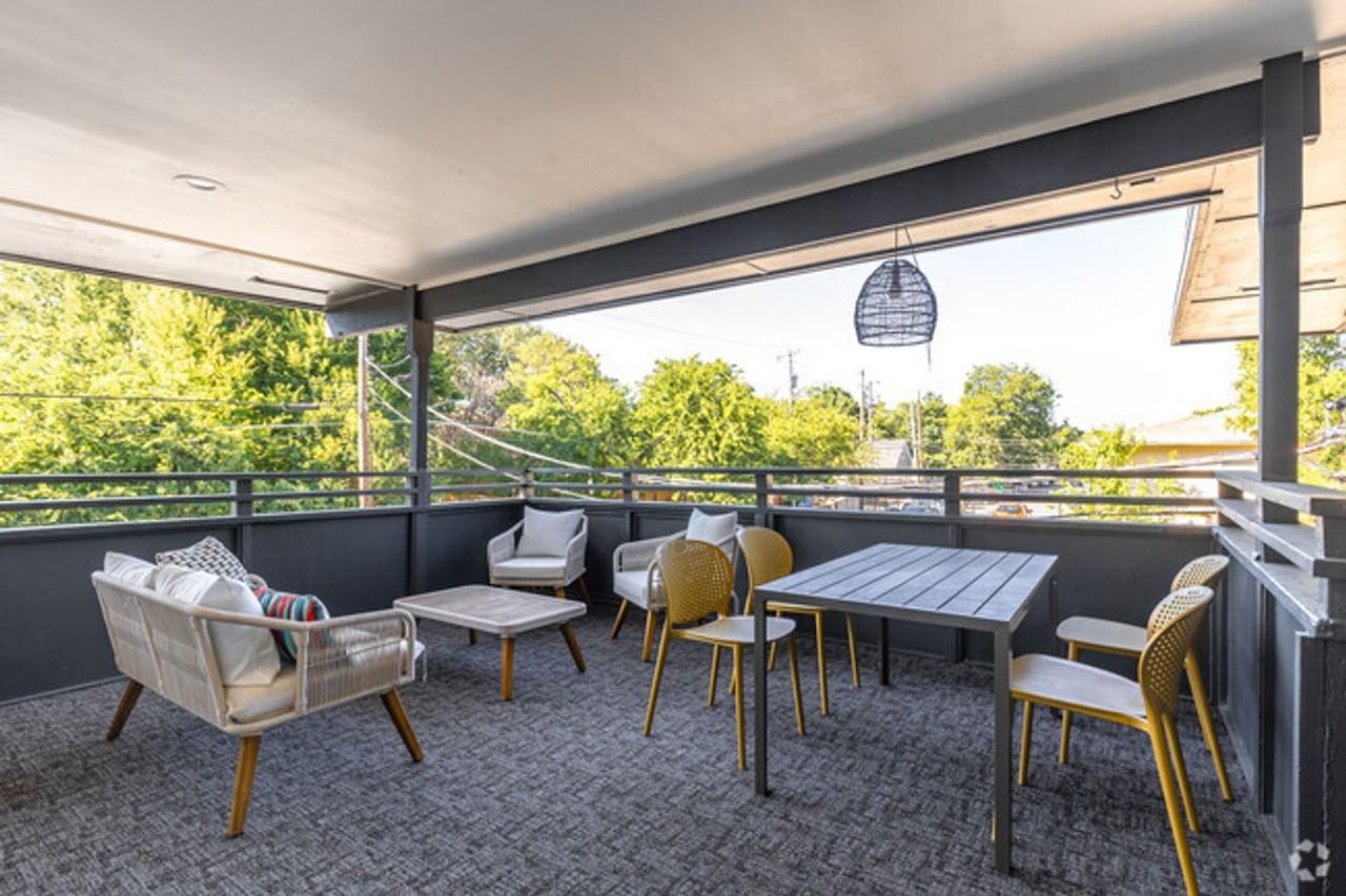 Nuvo Newport - Photo 2 of 6