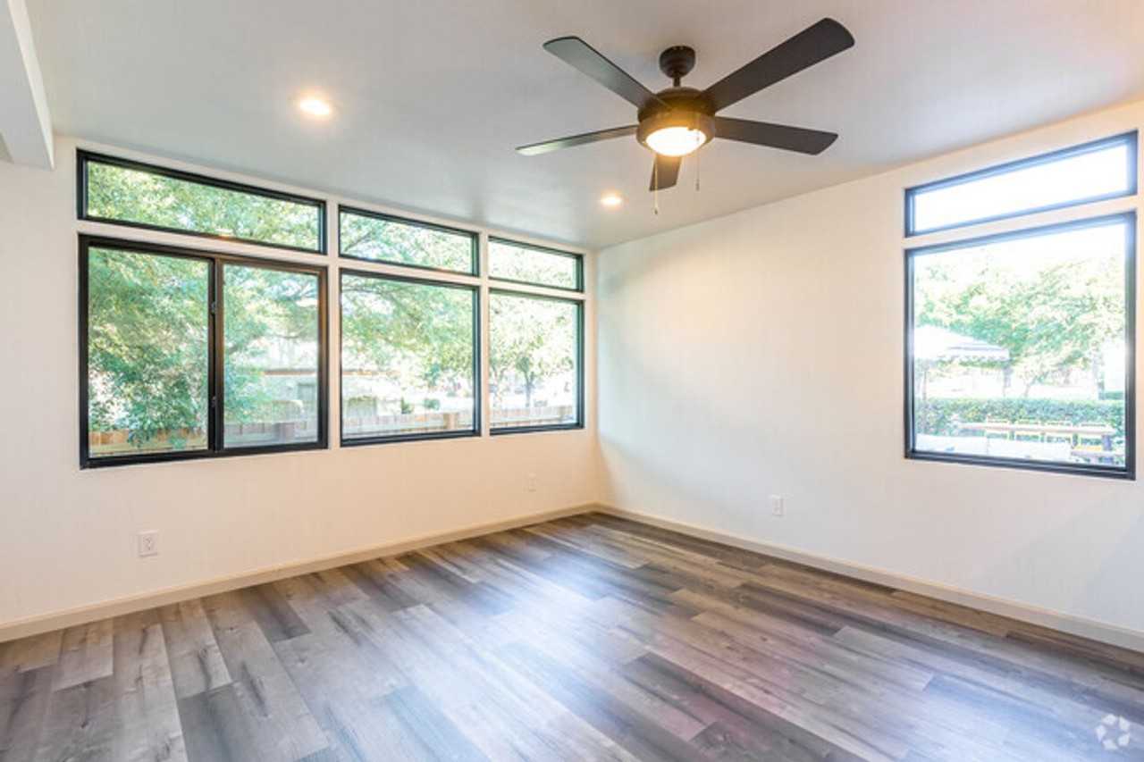 Nuvo Newport - Photo 3 of 6