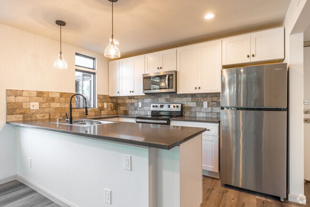 Nuvo Newport - Photo 4 of 6