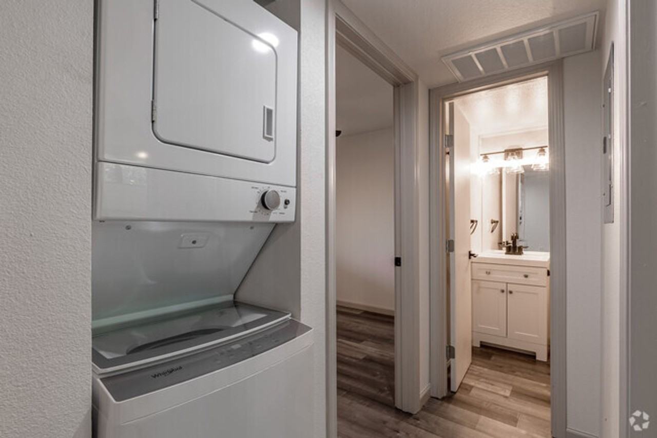 Nuvo Newport - Photo 5 of 6