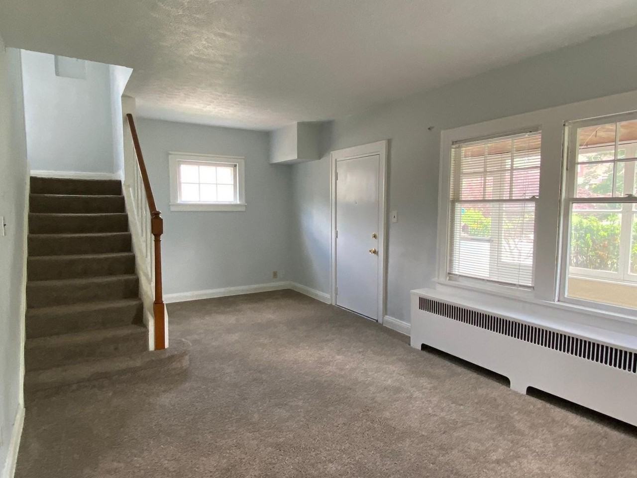 670 Mckinley Ave - Photo 3 of 22