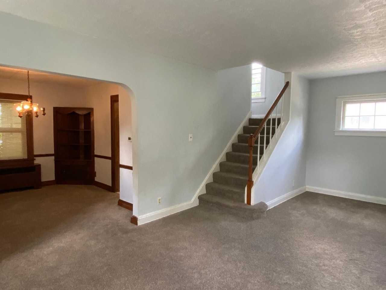 670 Mckinley Ave - Photo 4 of 22