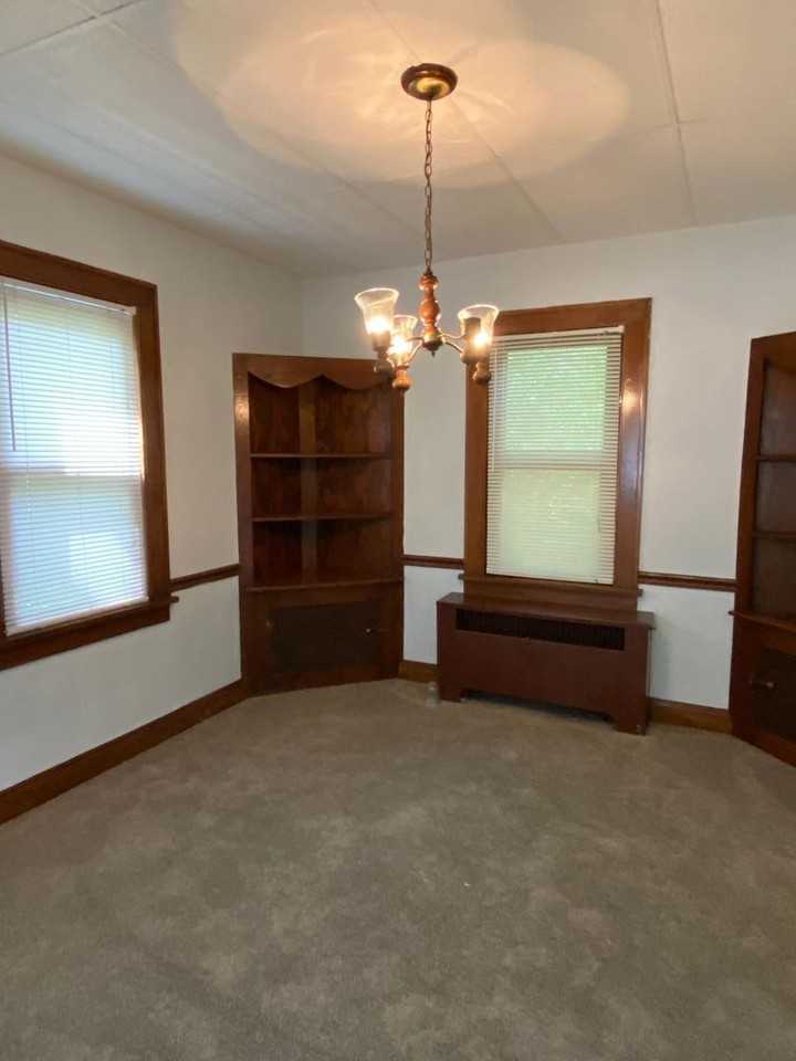 670 Mckinley Ave - Photo 5 of 22