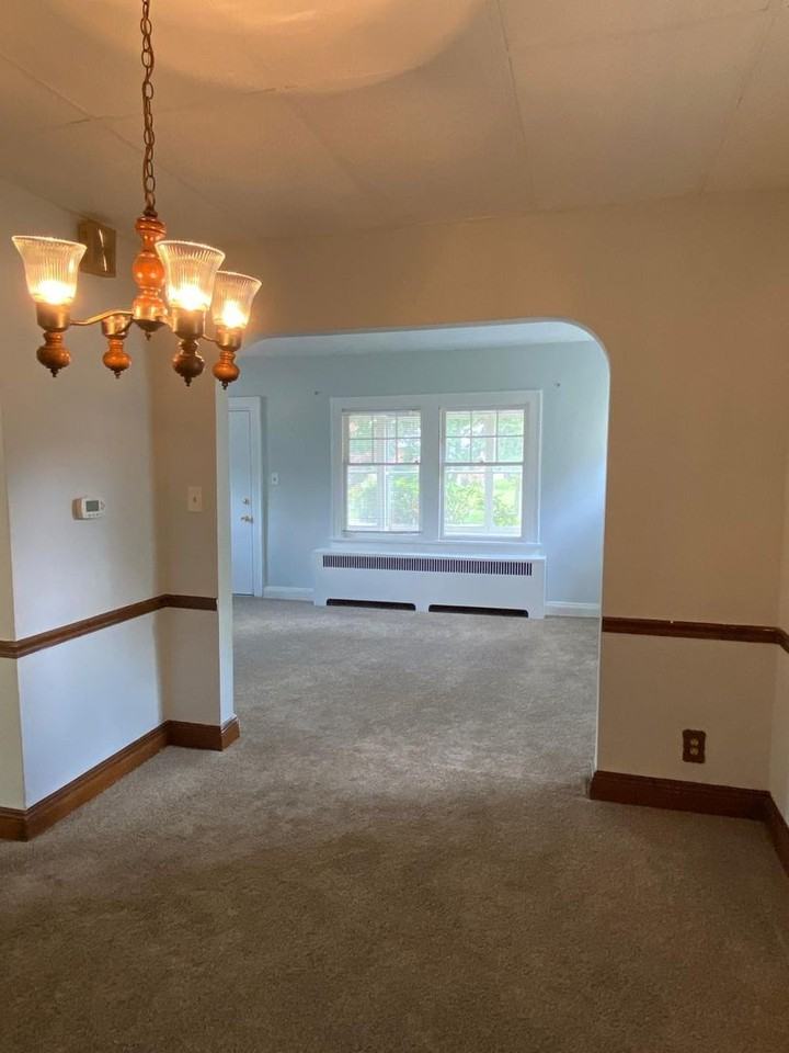 670 Mckinley Ave - Photo 6 of 22