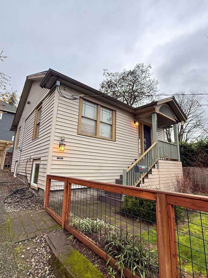 1608 Ne 85th St - Photo 2 of 34