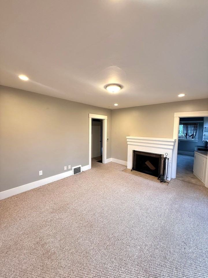 1608 Ne 85th St - Photo 5 of 34