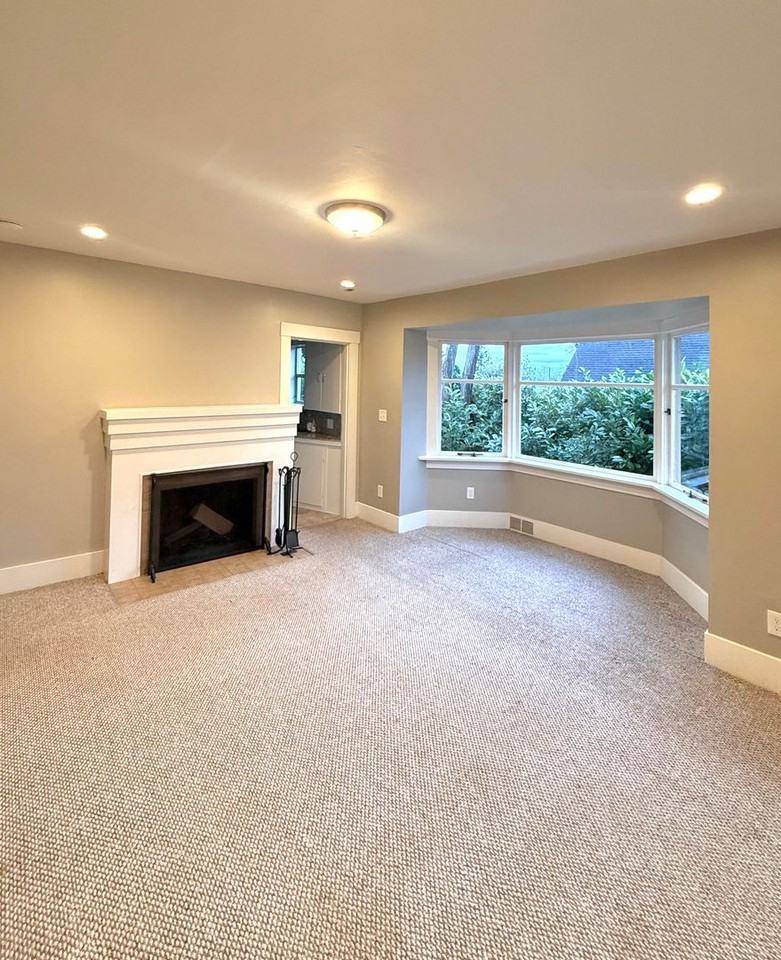 1608 Ne 85th St - Photo 6 of 34