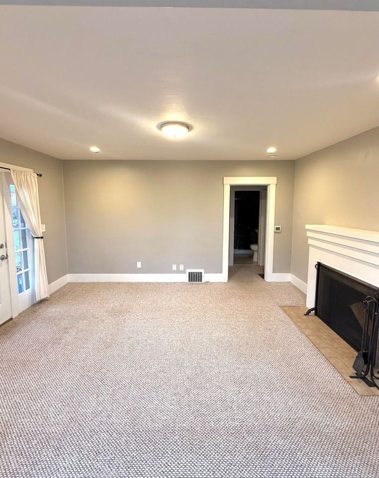 1608 Ne 85th St - Photo 7 of 34