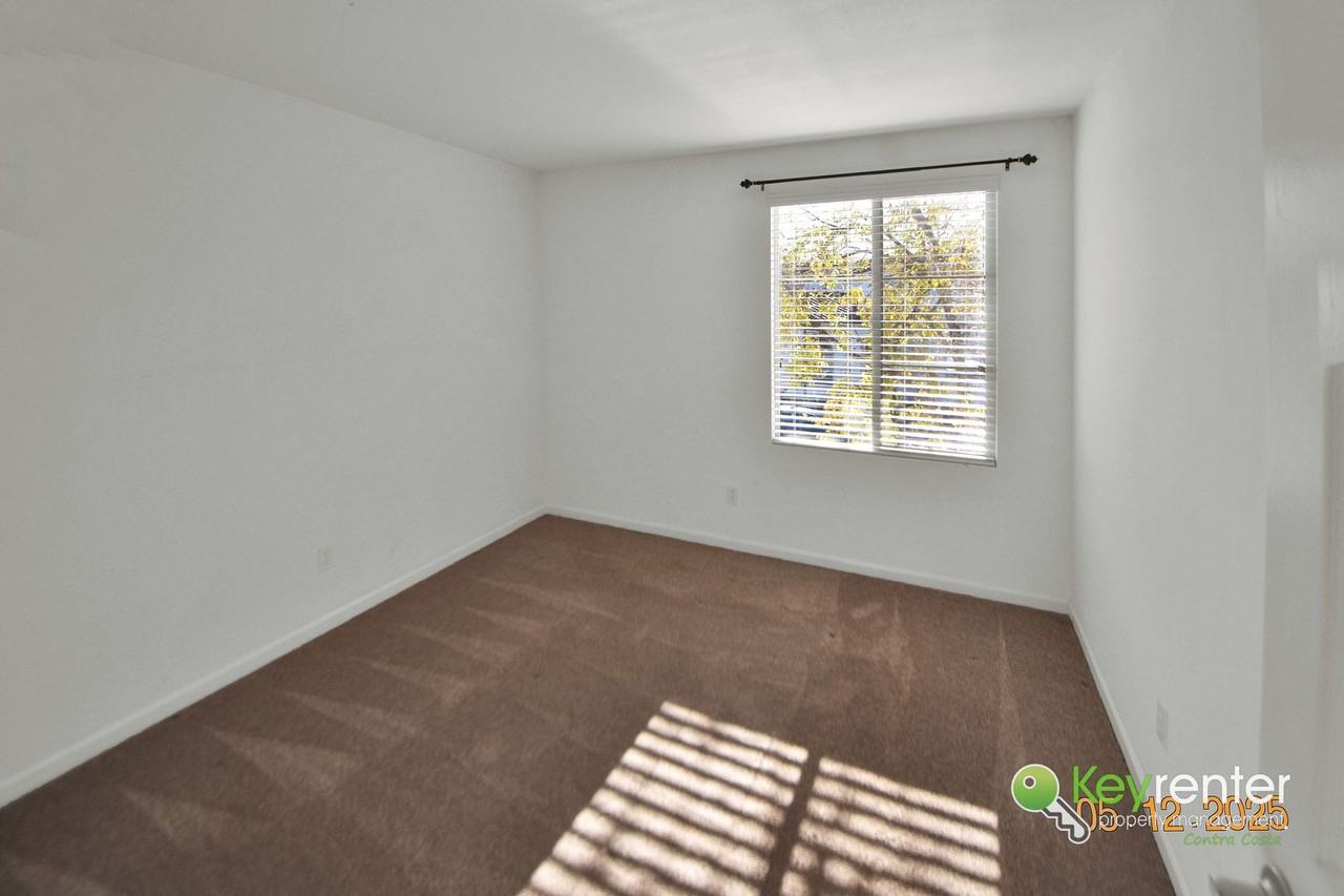 2127 Amaryllis Cir - Photo 7 of 25