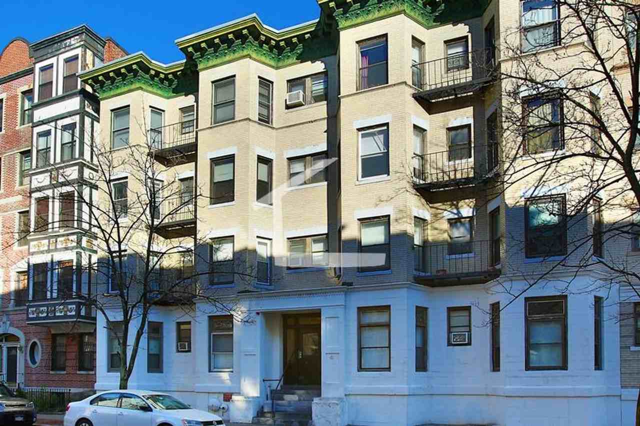 20 Burbank Street - Photo 5 of 7