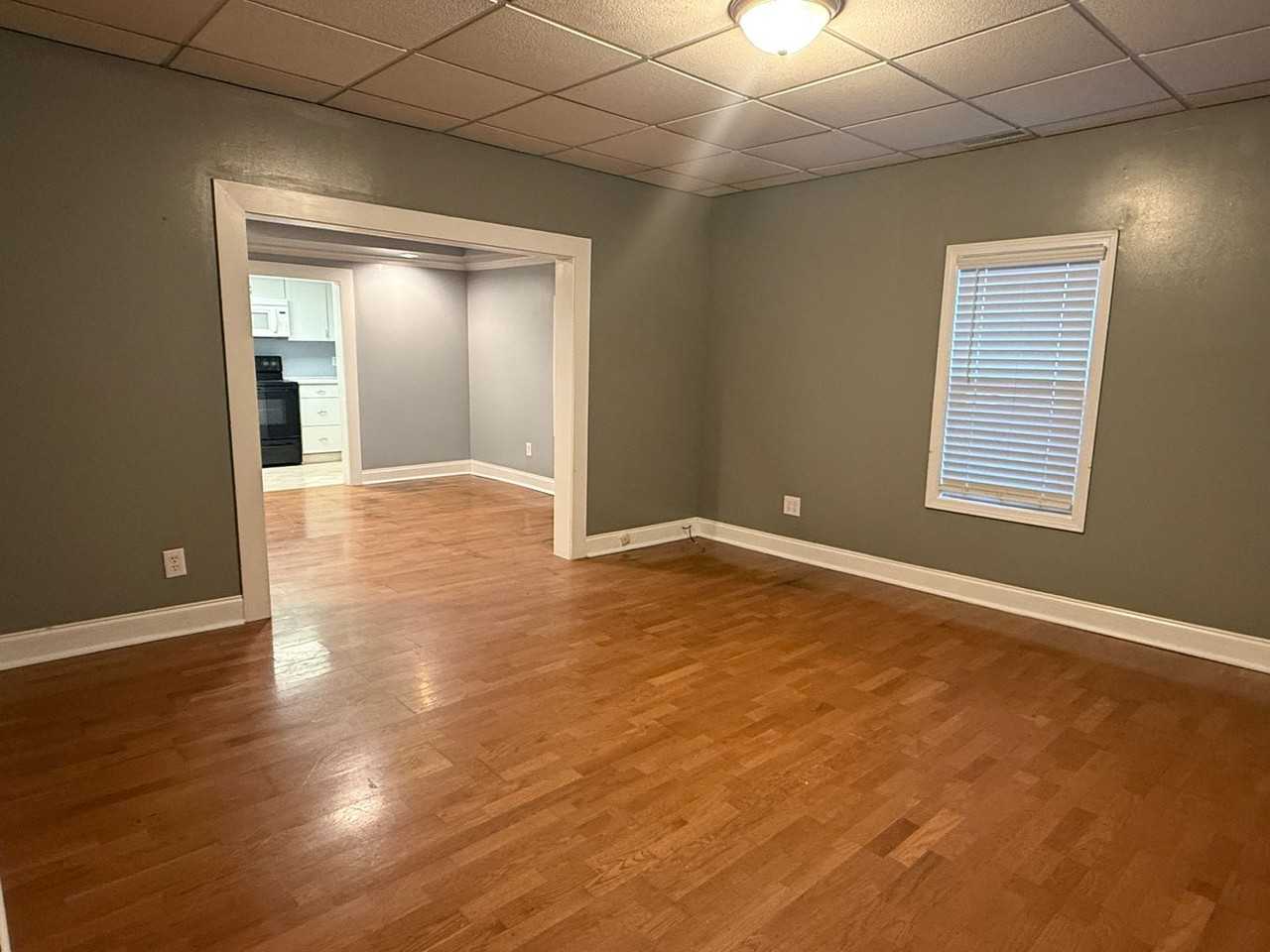 403 403 W. Poplar - Photo 5 of 21