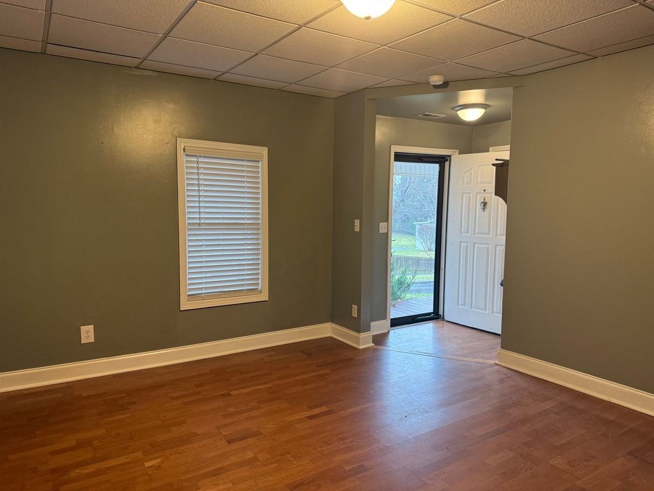 403 403 W. Poplar - Photo 6 of 21