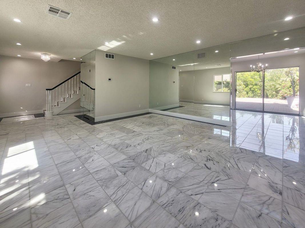 151 W Hillside Dr - Photo 5 of 46