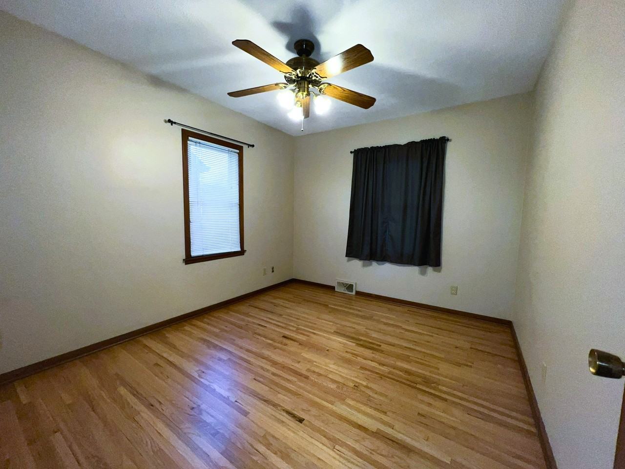 3318 Pierce St Ne - Photo 6 of 13