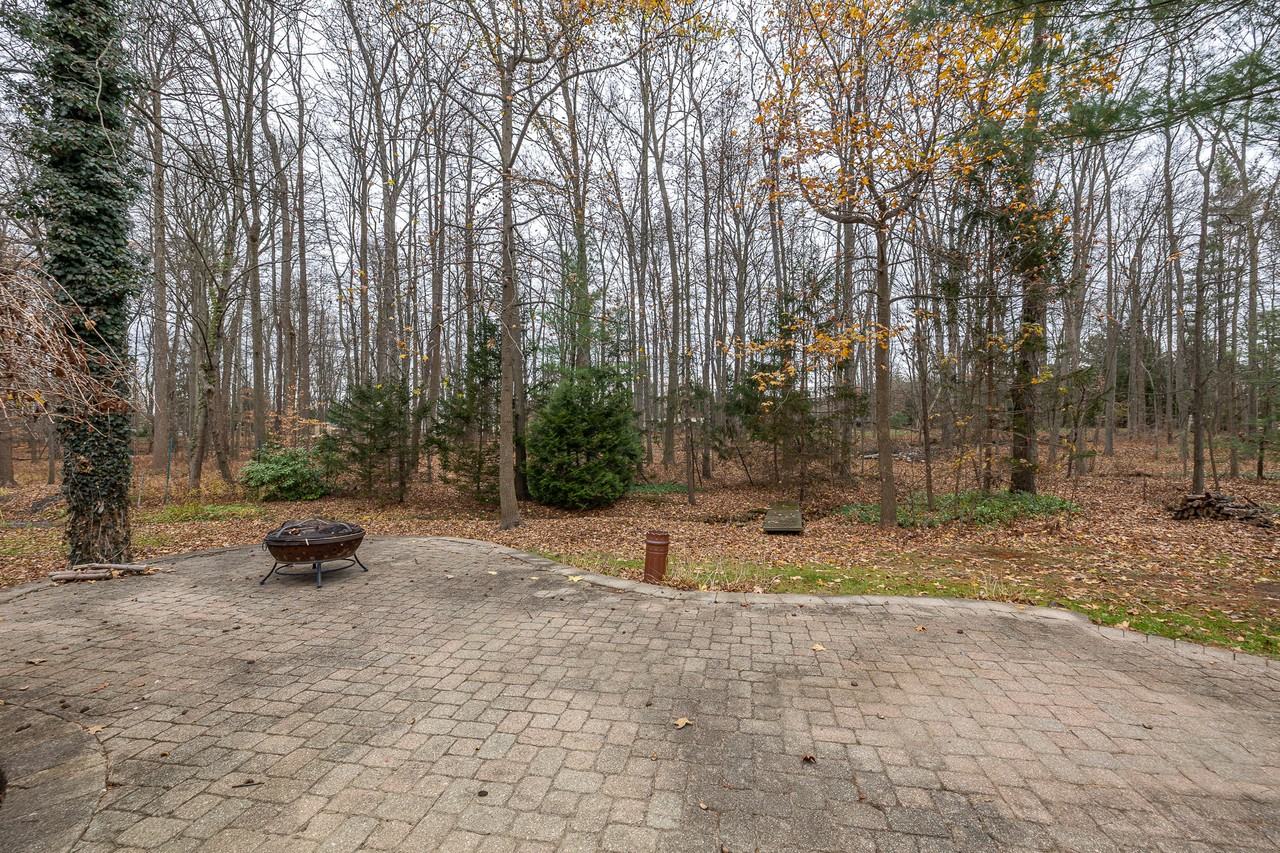 33 Woodside Rd - Photo 5 of 38