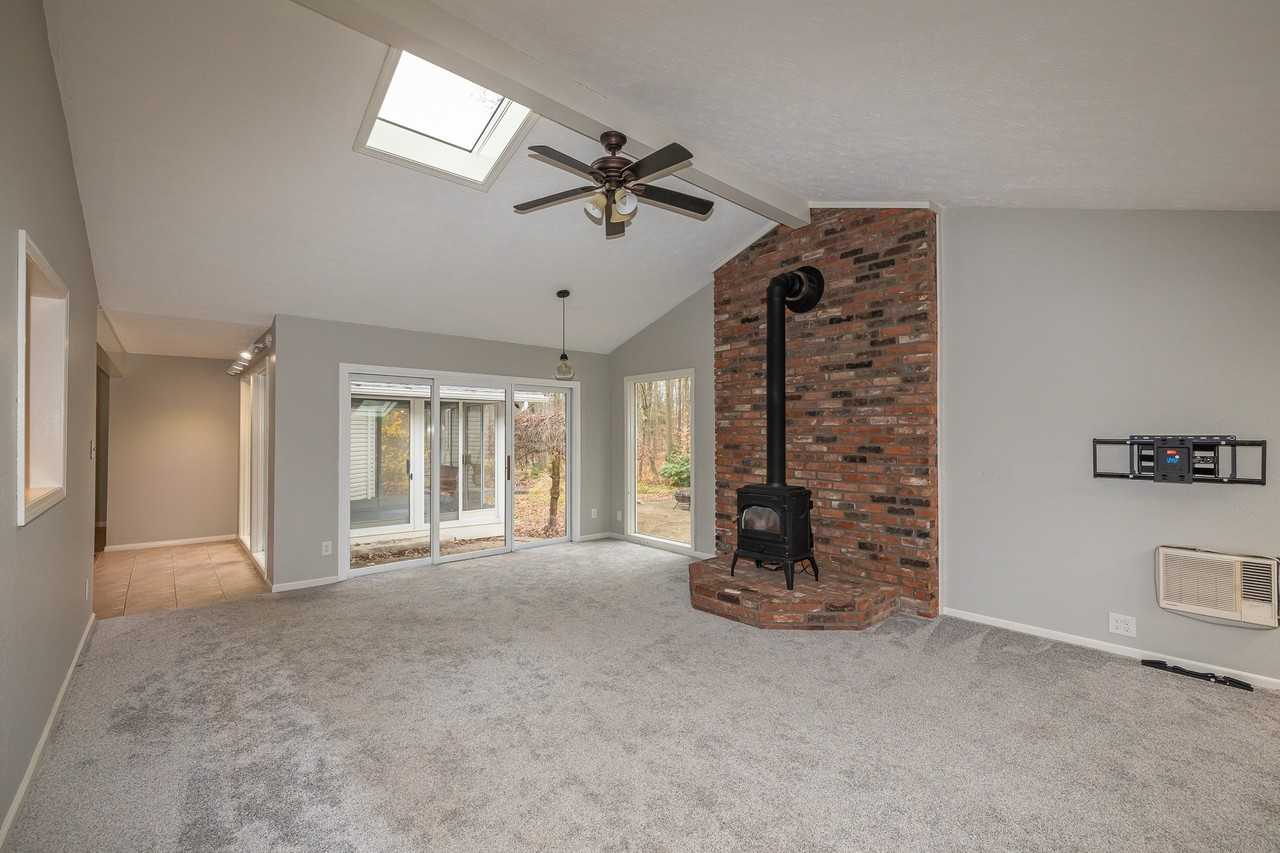 33 Woodside Rd - Photo 6 of 38