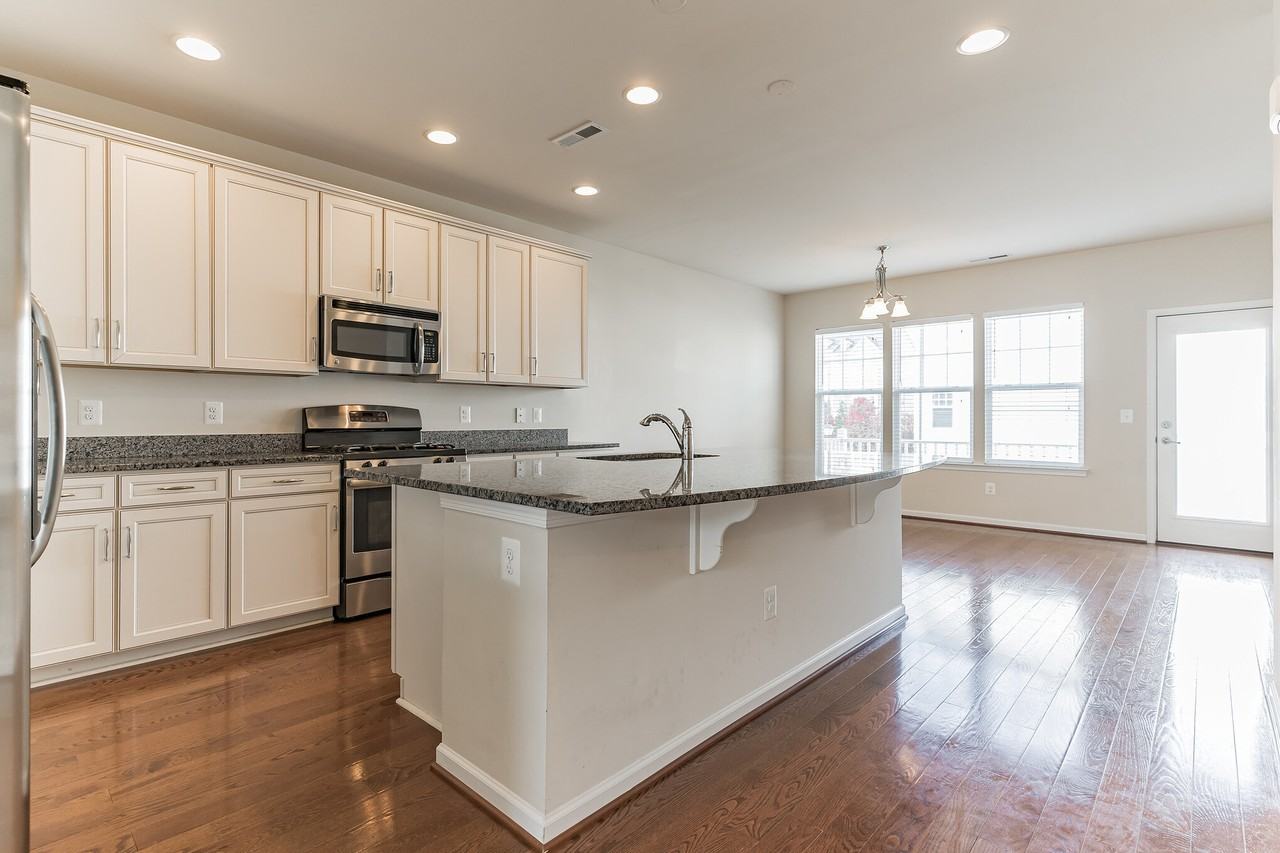 25621 Pleasant Valley Rd - Photo 2 of 50