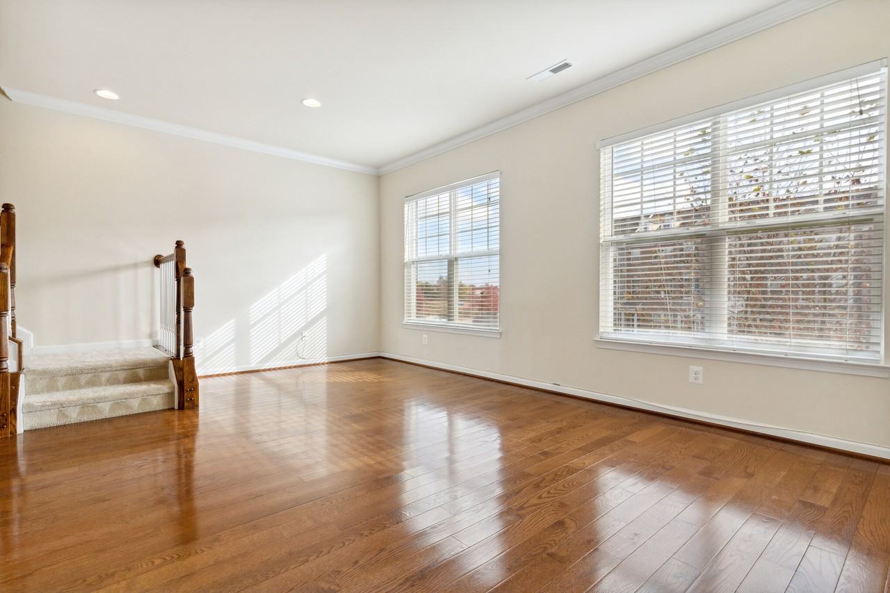 25621 Pleasant Valley Rd - Photo 3 of 50