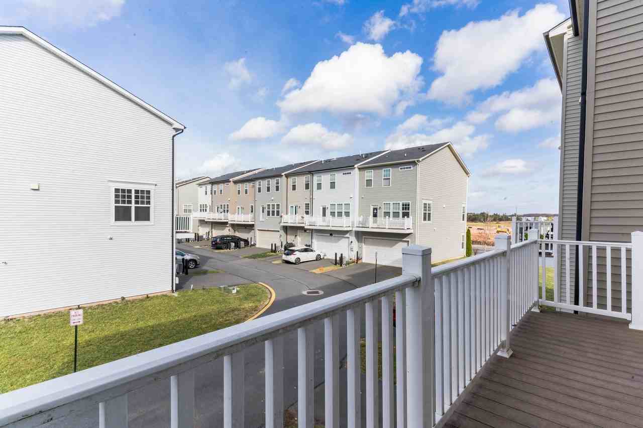 25621 Pleasant Valley Rd - Photo 4 of 50