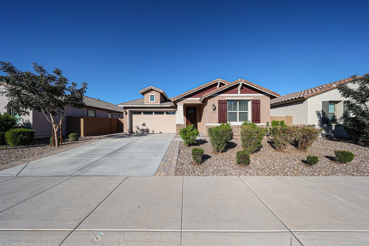 2256 East Ridgewood Lane - Photo 2 of 43