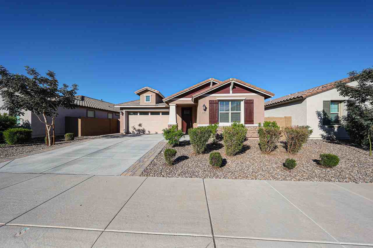 2256 East Ridgewood Lane - Photo 3 of 43