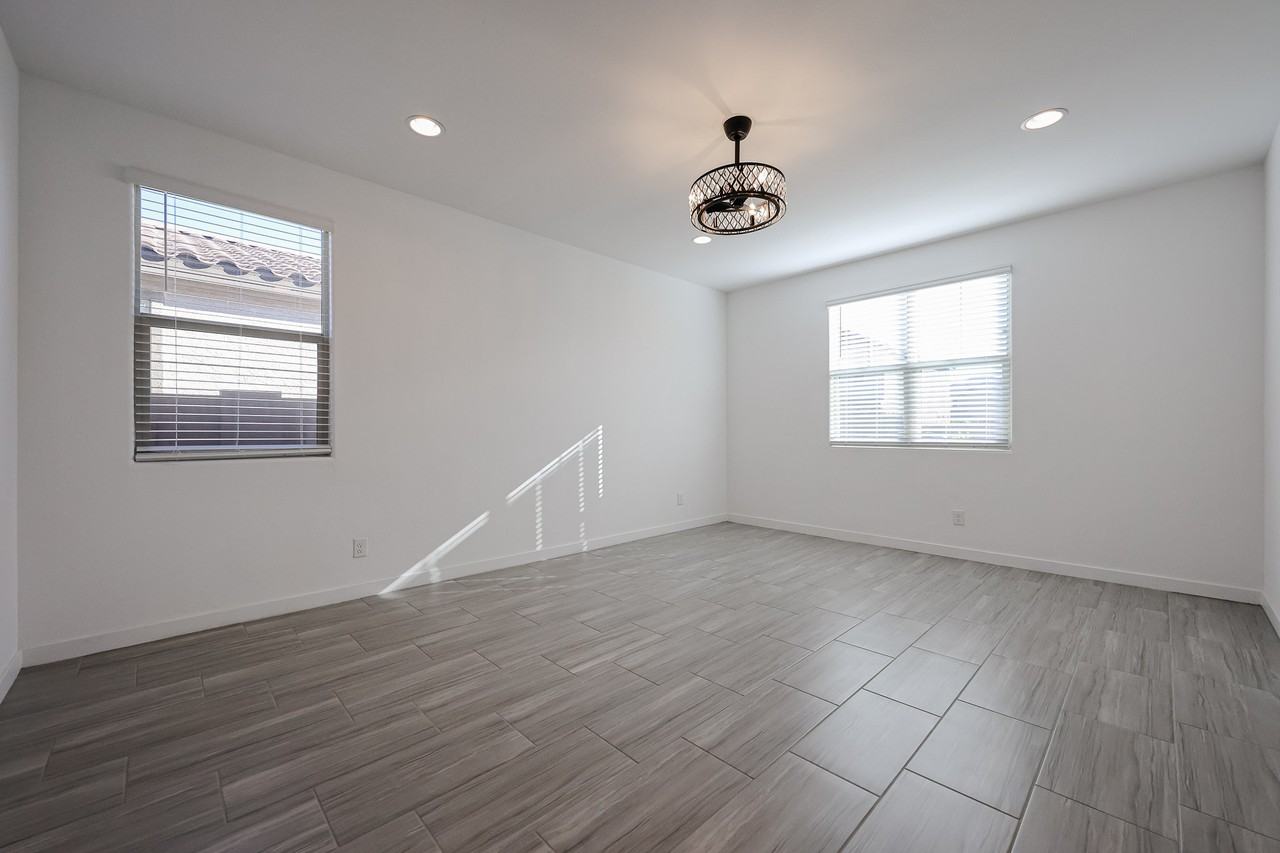 2256 East Ridgewood Lane - Photo 5 of 43