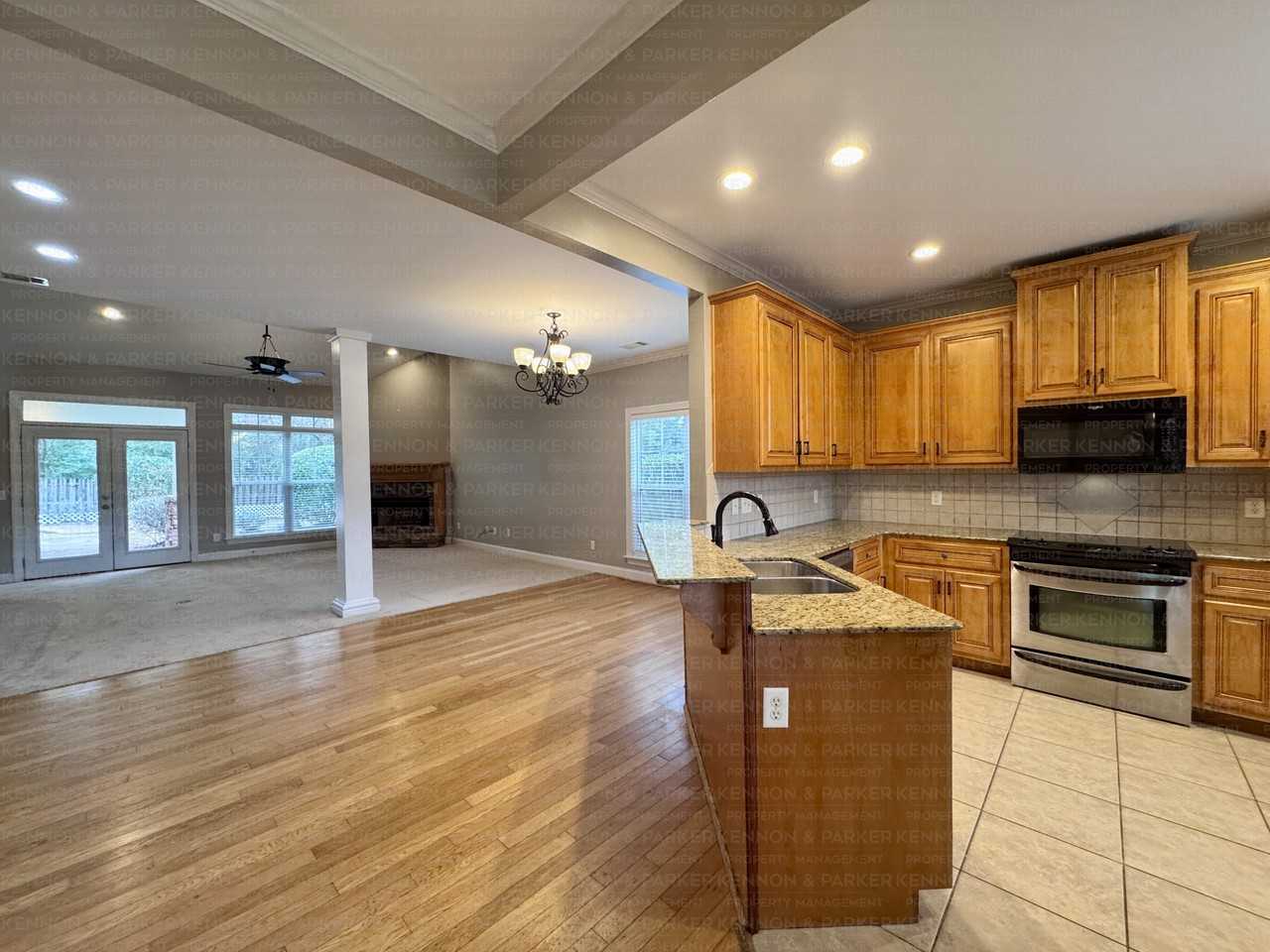 1010 Silver Lake Dr - Photo 2 of 22