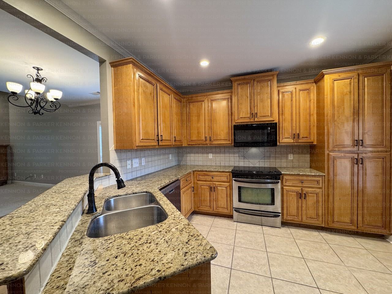 1010 Silver Lake Dr - Photo 3 of 22