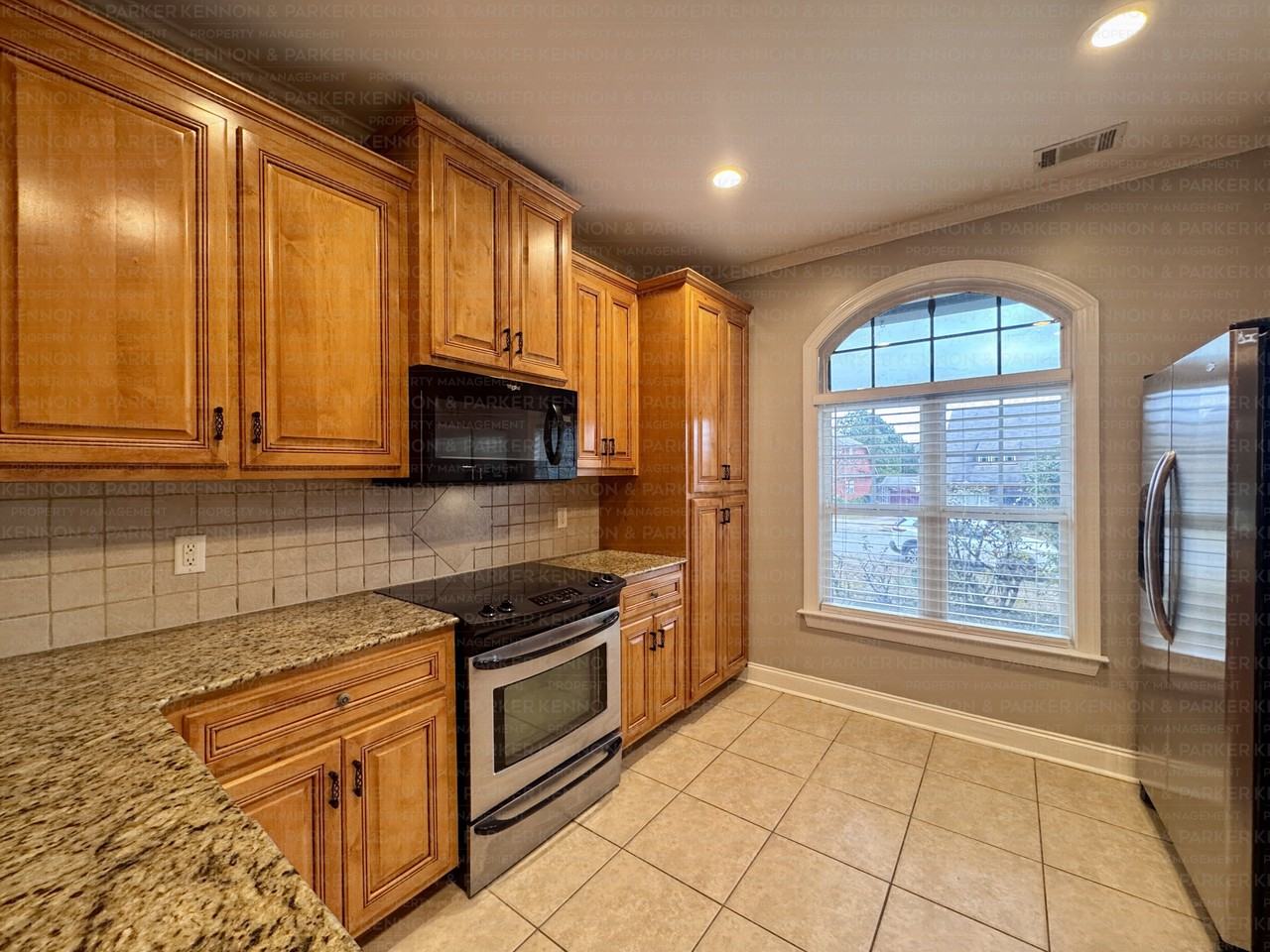 1010 Silver Lake Dr - Photo 4 of 22