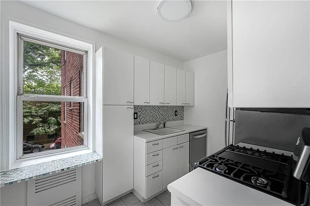 394 Avenue S - Photo 2 of 6