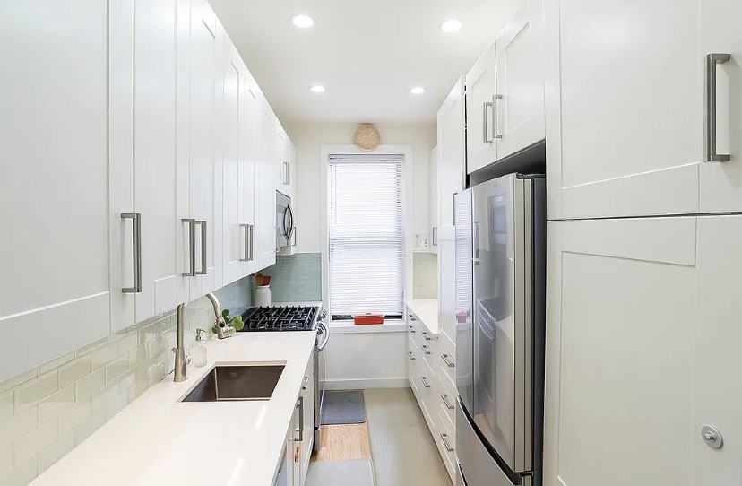 4333 46Th St - Photo 4 of 10