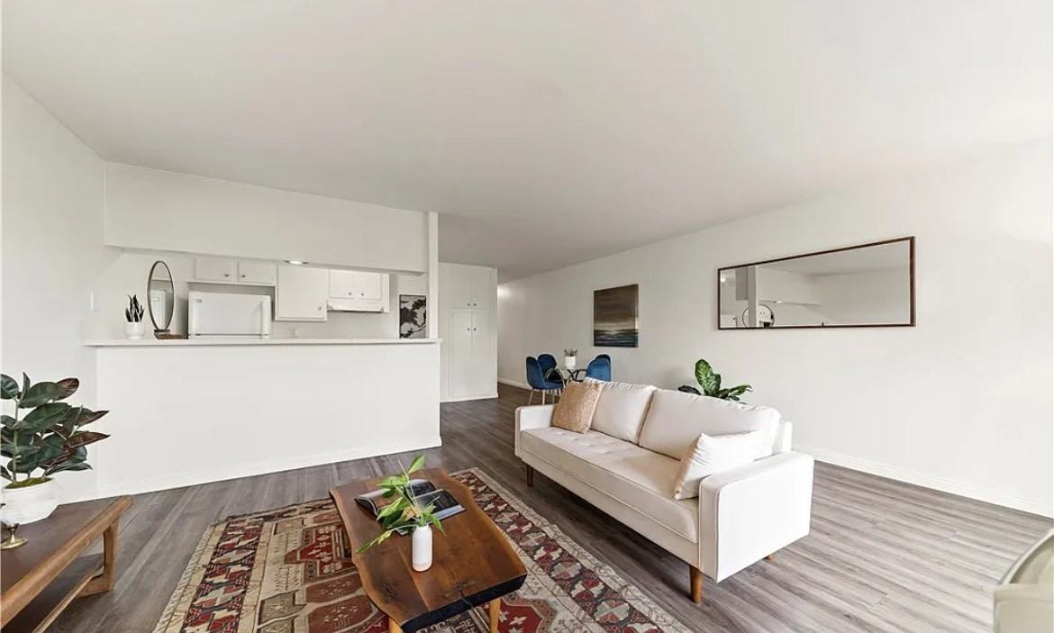 280 Molino Ave - Photo 3 of 10