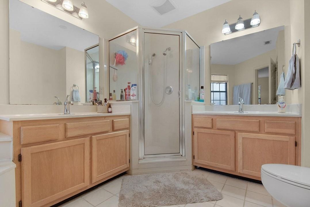 407 Parkwood Pl #NA - Photo 3 of 26