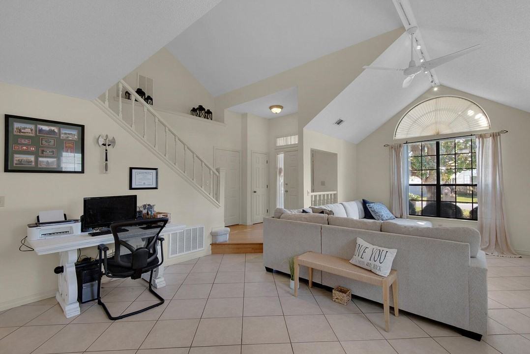 407 Parkwood Pl #NA - Photo 4 of 26