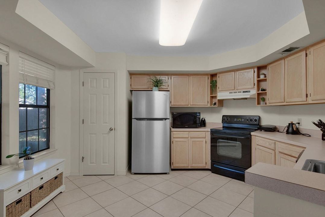 407 Parkwood Pl #NA - Photo 7 of 26