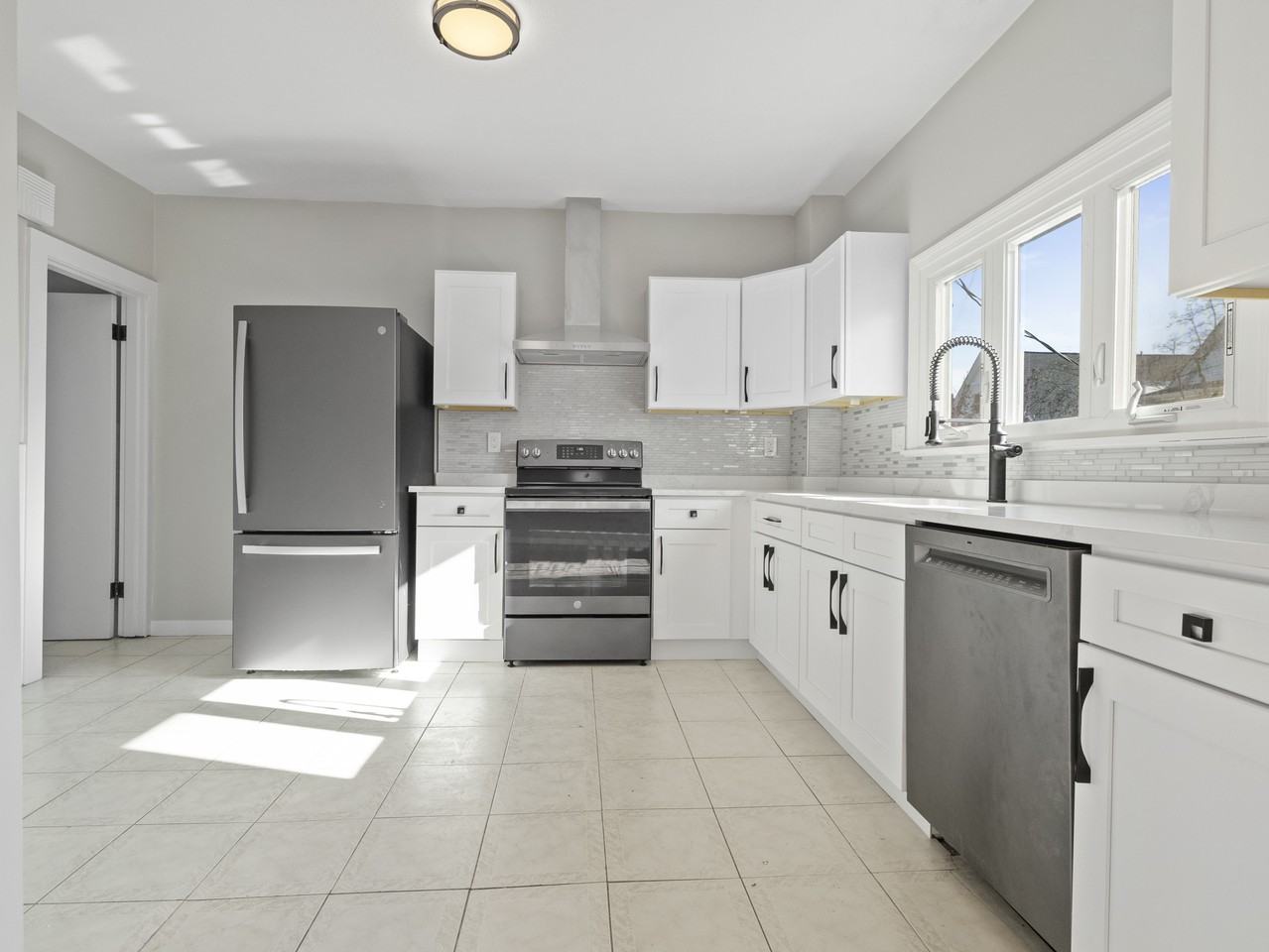 42 William St #1 - Photo 2 of 14