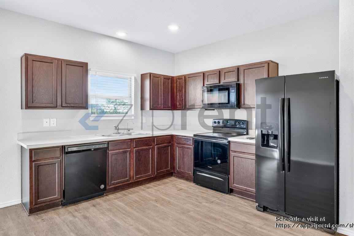 5706 Cicada Cir - Photo 4 of 32