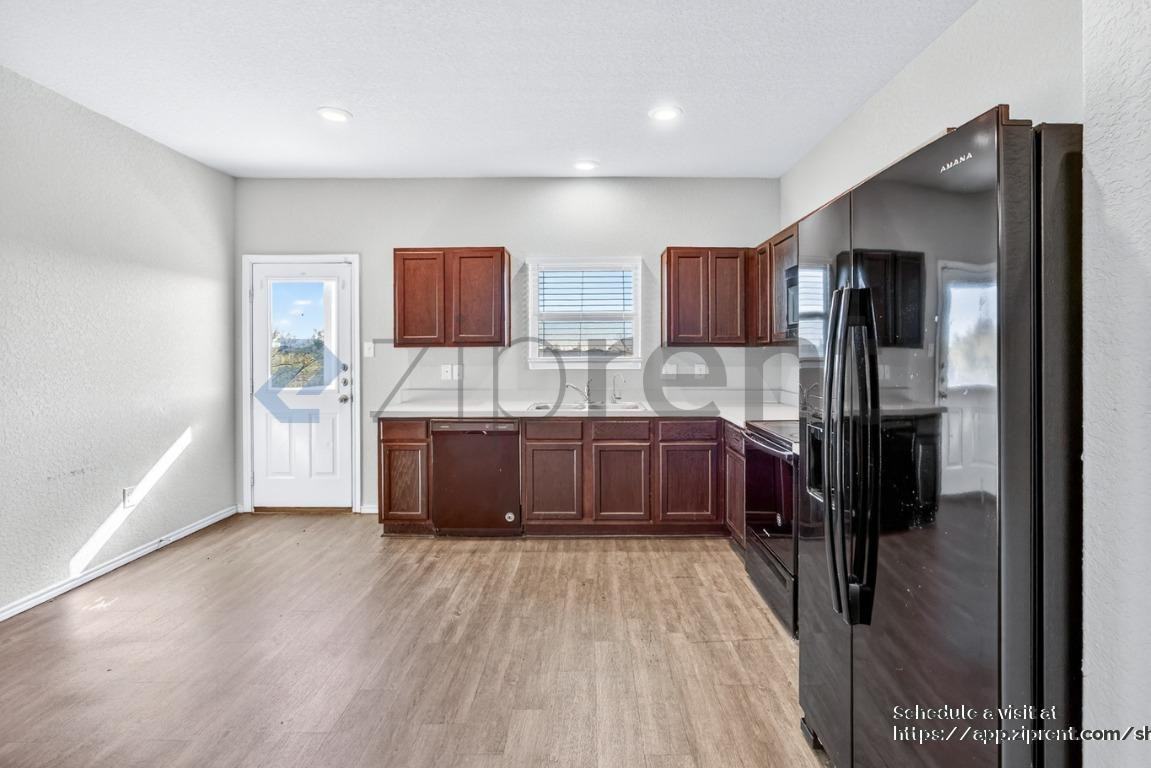 5706 Cicada Cir - Photo 5 of 32