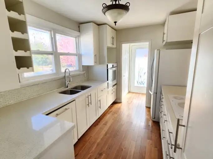 572 Montcalm Ave #1 - Photo 4 of 11